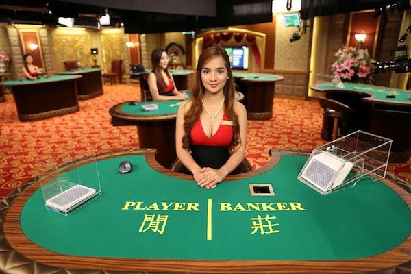 LIVE CASINO DITEMANI DENGAN BANKER YANG CANTIK